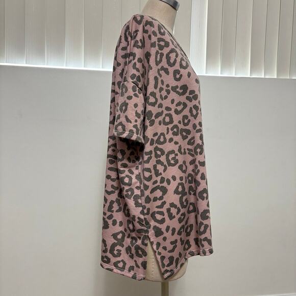 NWT HOPELY Boutique Pink Animal Print Women's Tunic Blouse Medium - Picture 2 of 5